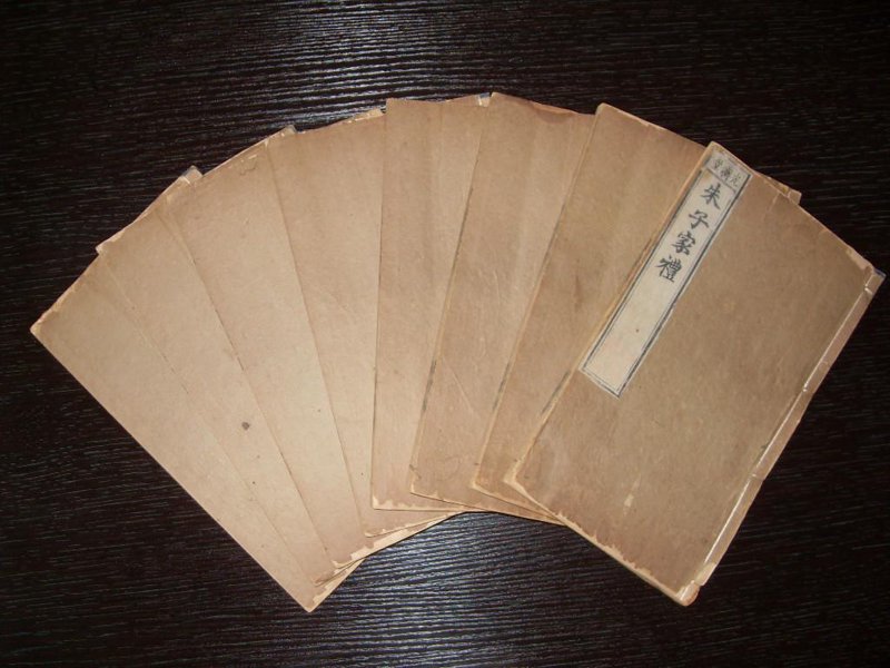 霁红瓷器：穿越千年的瑰丽与现代的碰撞