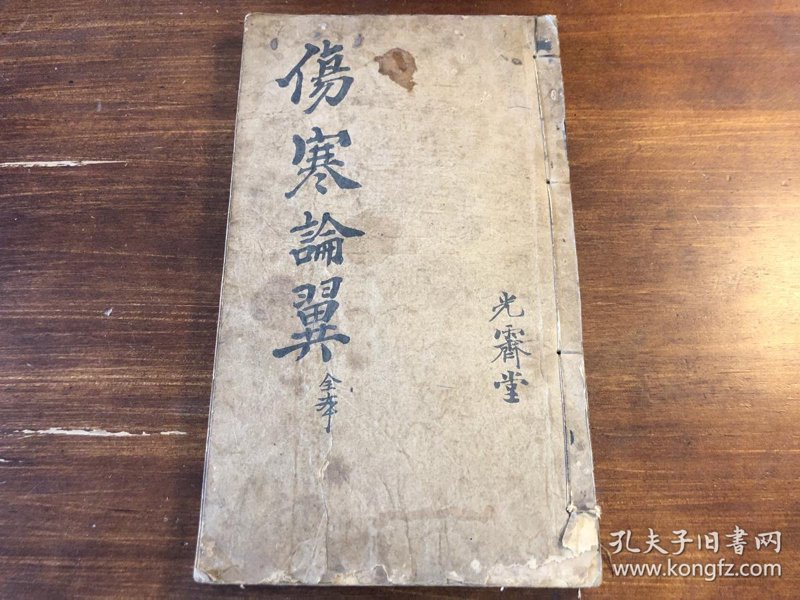 如何鉴赏霁红釉瓷器?这是许多收藏爱好者心中的疑问。